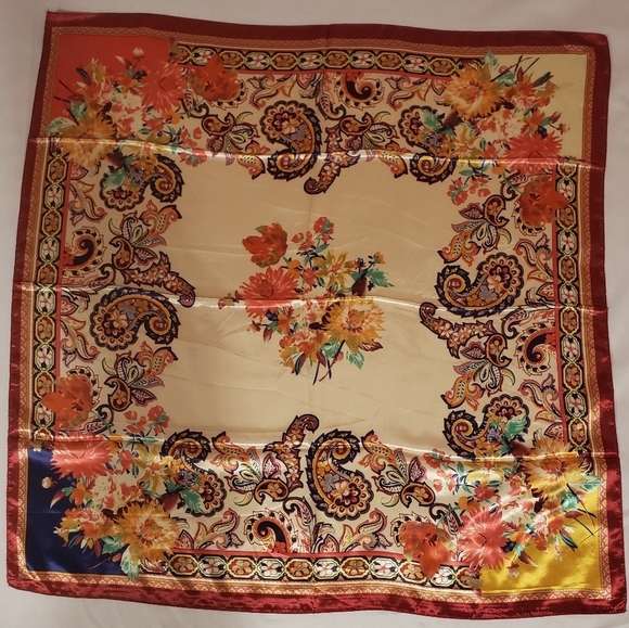 R-1687- Women's Scarf Red Cream Colors NWT - Picture 1 of 9